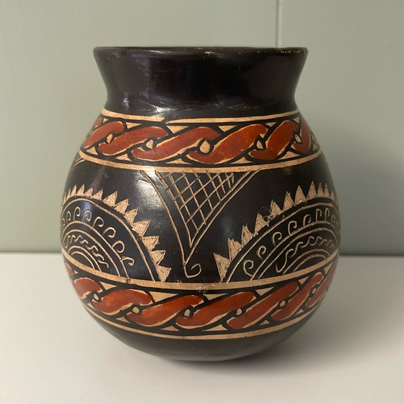 Chorotega Pottery Vase - Picture 1 of 9